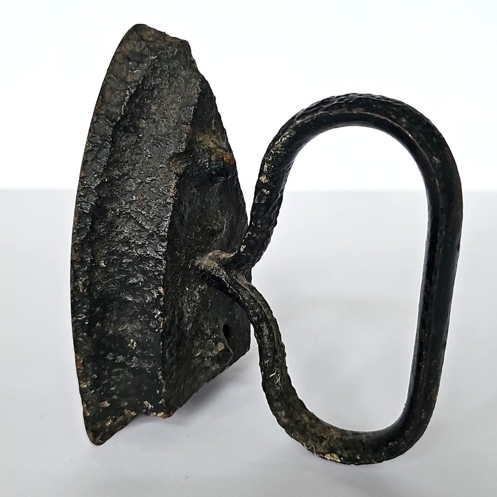 Antique Primitive Cast‎ Iron Sad Iron 3.5 lbs Clothing Press Rustic Farmhouse